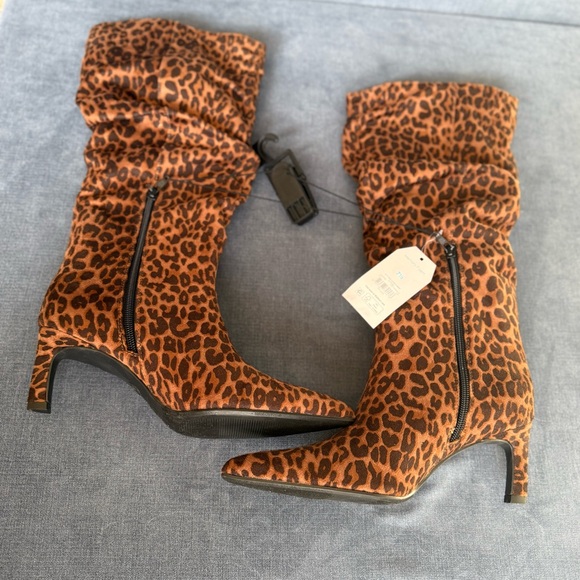 Time and Tru Women’s Faux Suede Cheetah Print Slouch Kitten Heeled Boots SZ 7.5 - Picture 6 of 8